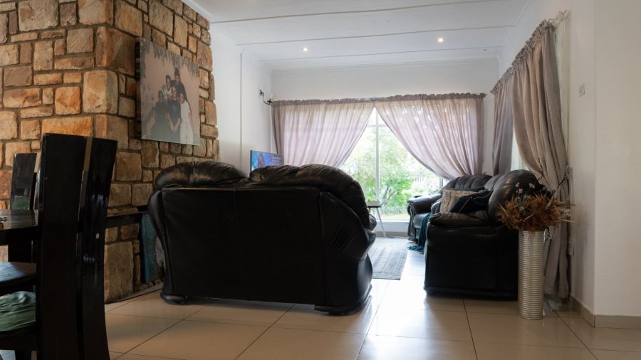  Bedroom Property for Sale in Flamwood North West